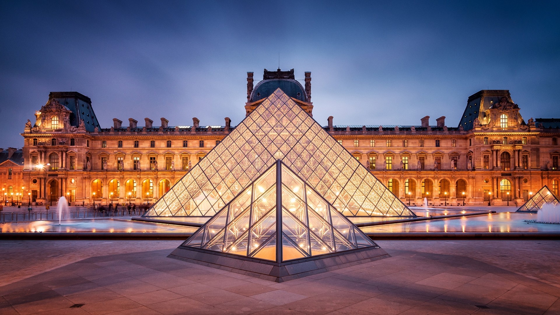 موزه لوور در شهر پاریس از جاذبه های گردشگری فرانسه