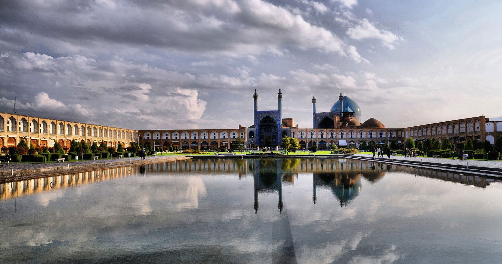 میدان نقش جهان از جاذبه های توریستی اصفهان