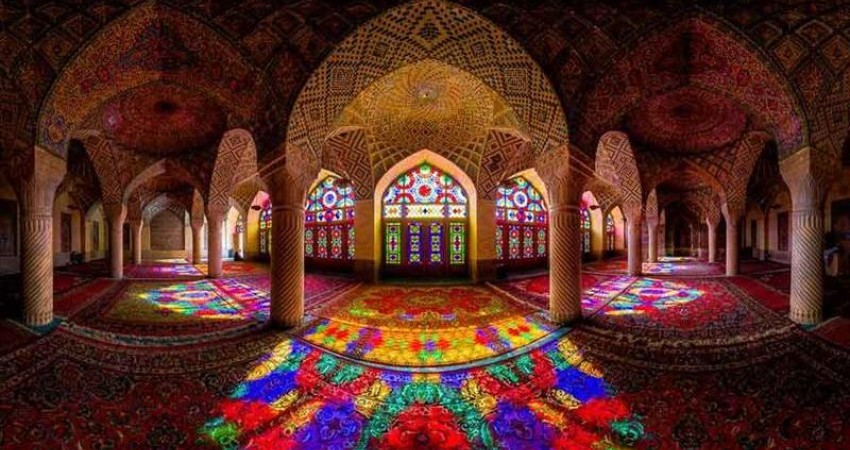 مسجد نصیر الملک یا مسجد صورتی از جاذبه های گردشگری شیراز