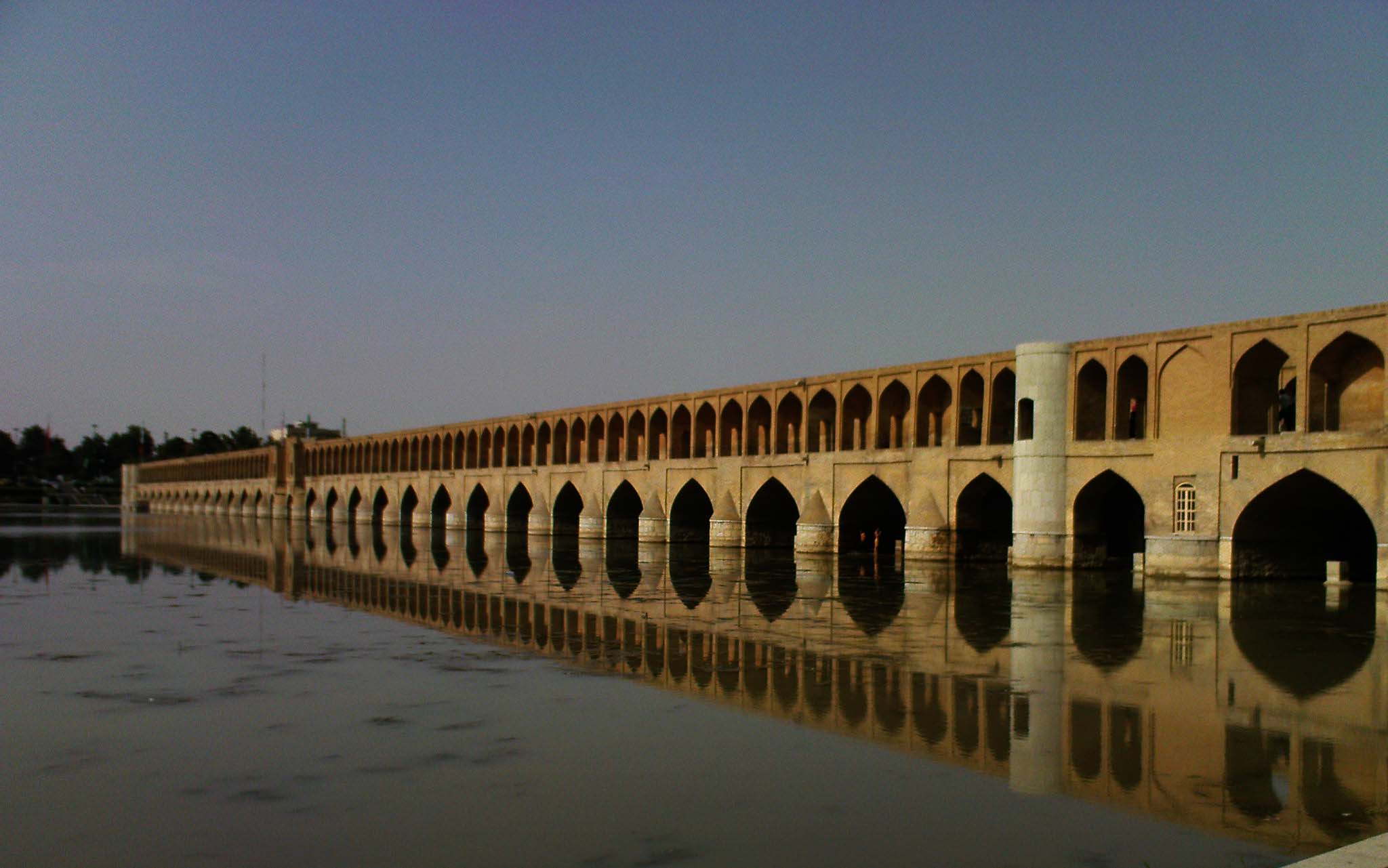سی و سه پل از جاذبه های گردشگری اصفهان