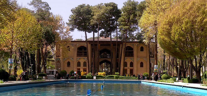 کاخ هشت بهشت از جاذبه های تاریخی شهر اصفهان