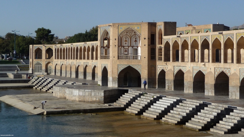 پل خواجو از جاذبه های گردشگری اصفهان
