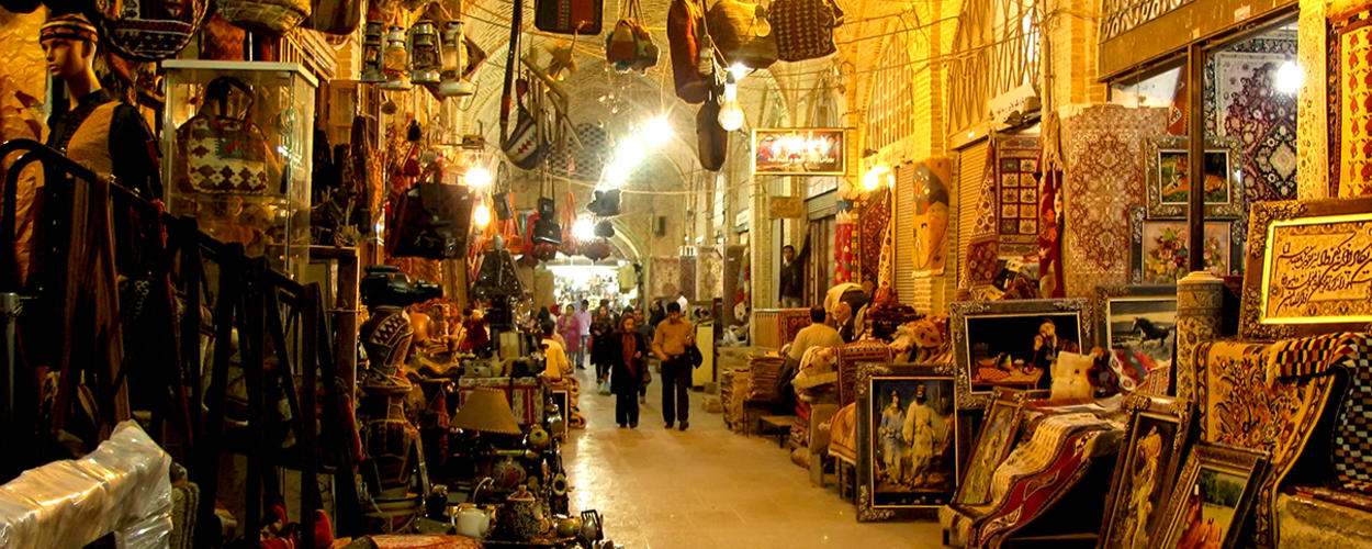 بازار وکیل از جاذبه های شهر شیراز